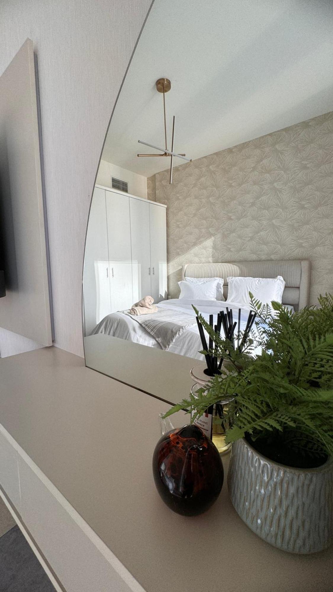 Daire Amazing 1 Bedroom - Downtown Dubai, Canal & Burj Views Dubai