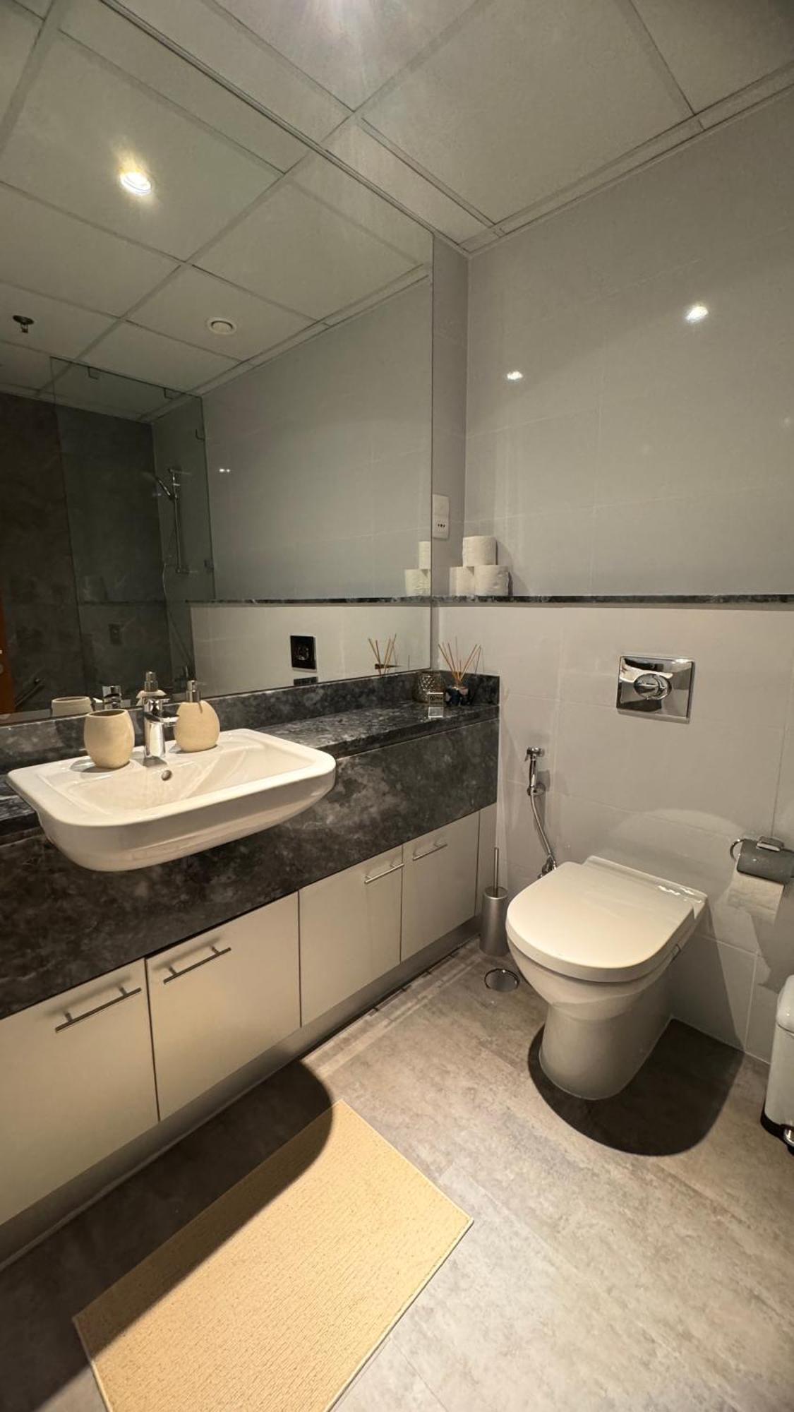Amazing 1 Bedroom - Downtown Dubai, Canal & Burj Views Daire Dubai