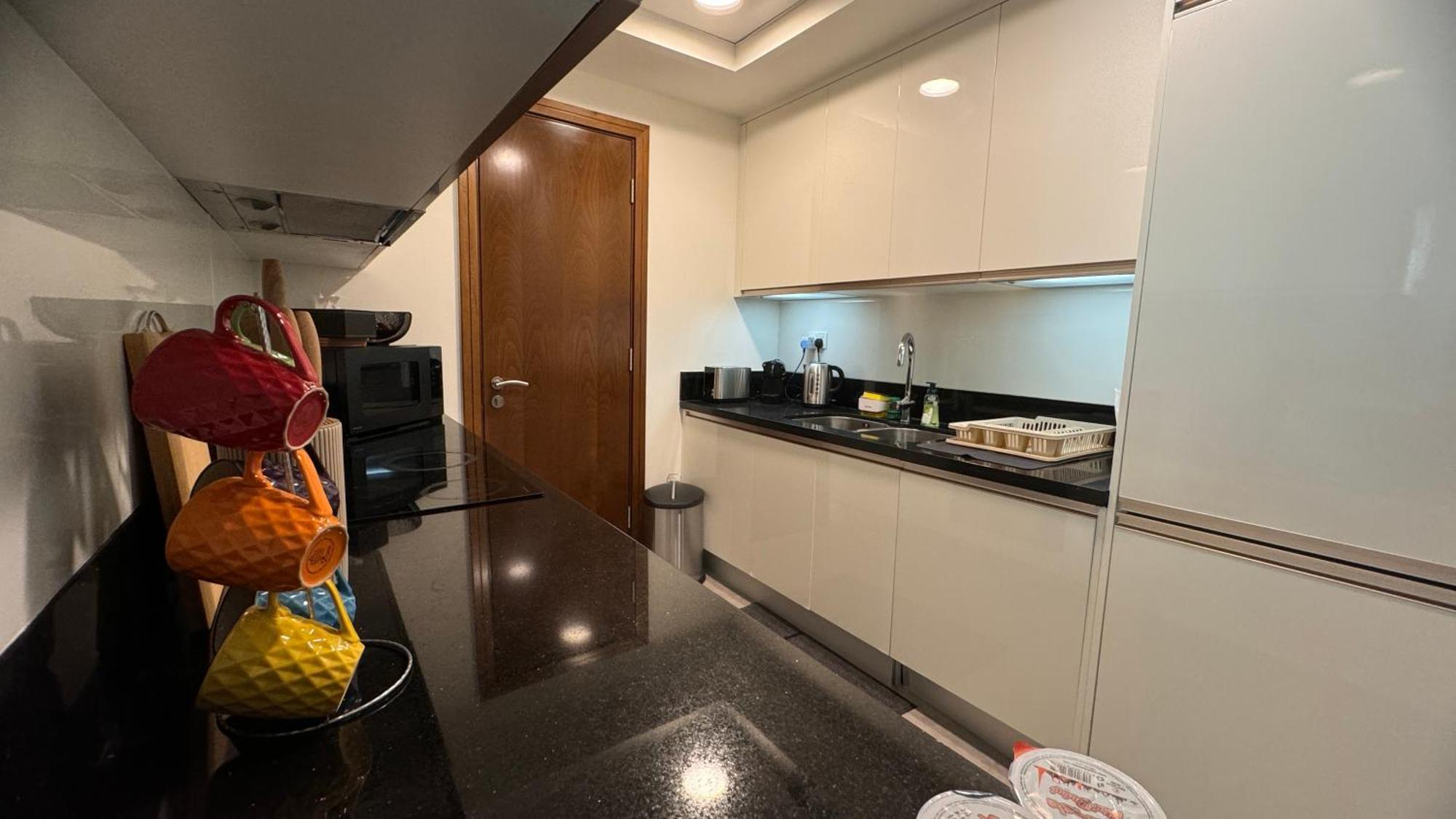 Amazing 1 Bedroom - Downtown Dubai, Canal & Burj Views Daire Dubai