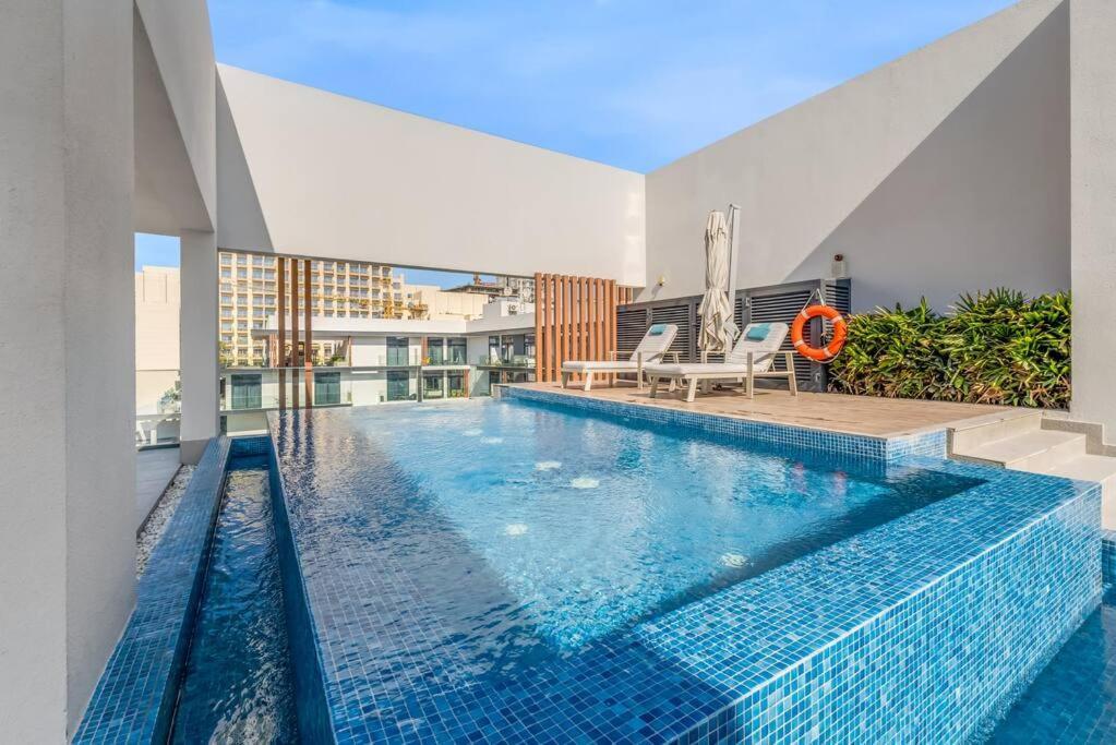 Waves - Spacious 1br With Balcony In Jvc Dubai