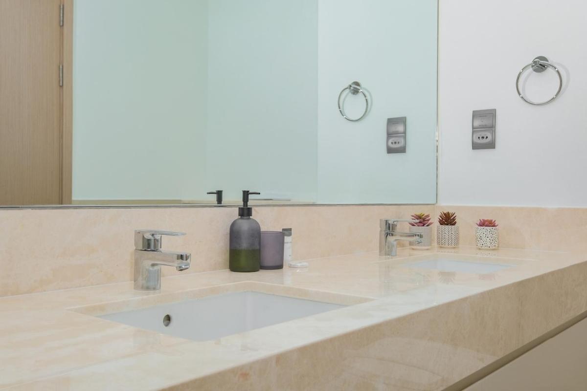 Daire Luxurious 2-bedroom Escape With Burj Khalifa Views At Act One In Downtown Dubai