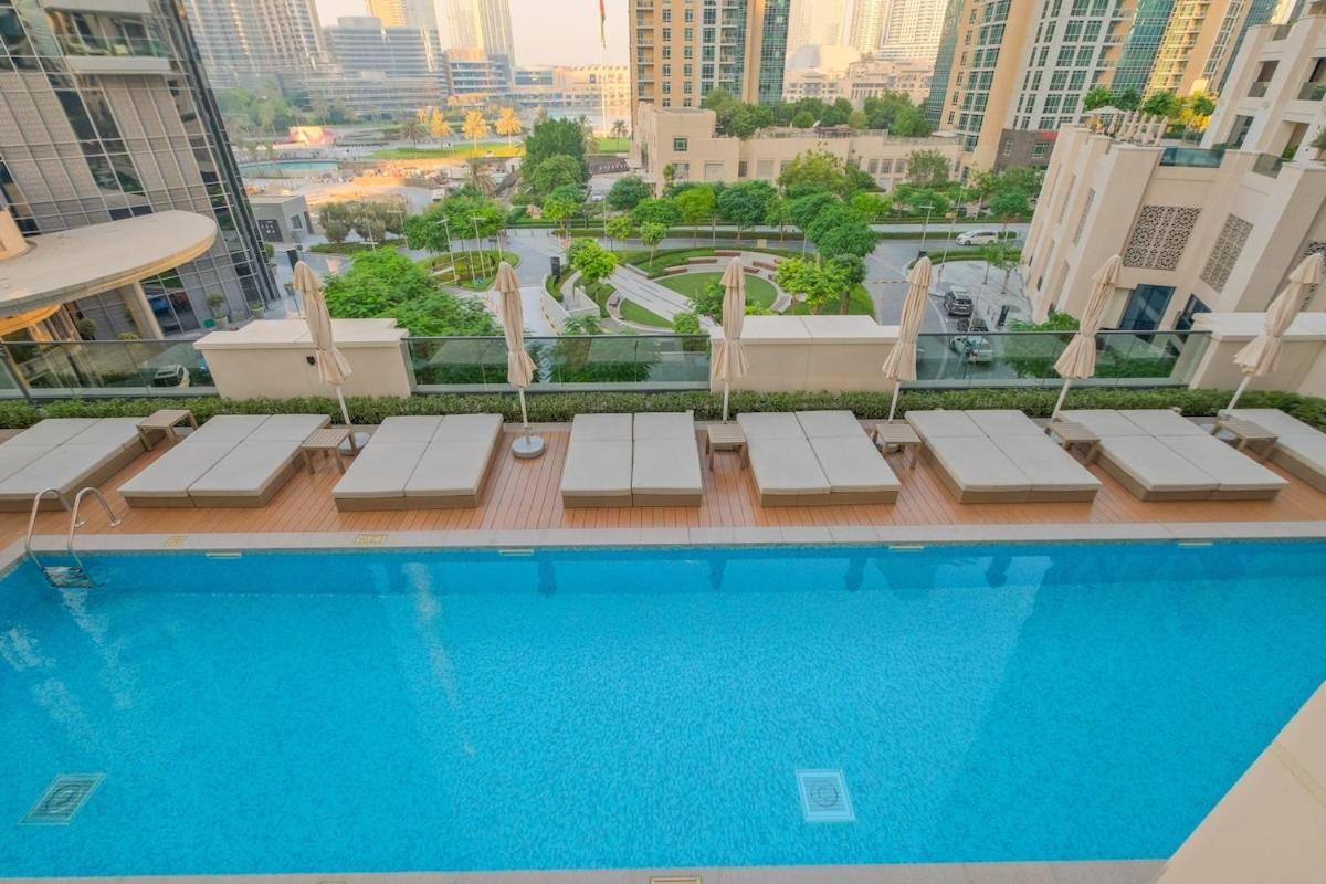 Luxurious 2-bedroom Escape With Burj Khalifa Views At Act One In Downtown Daire