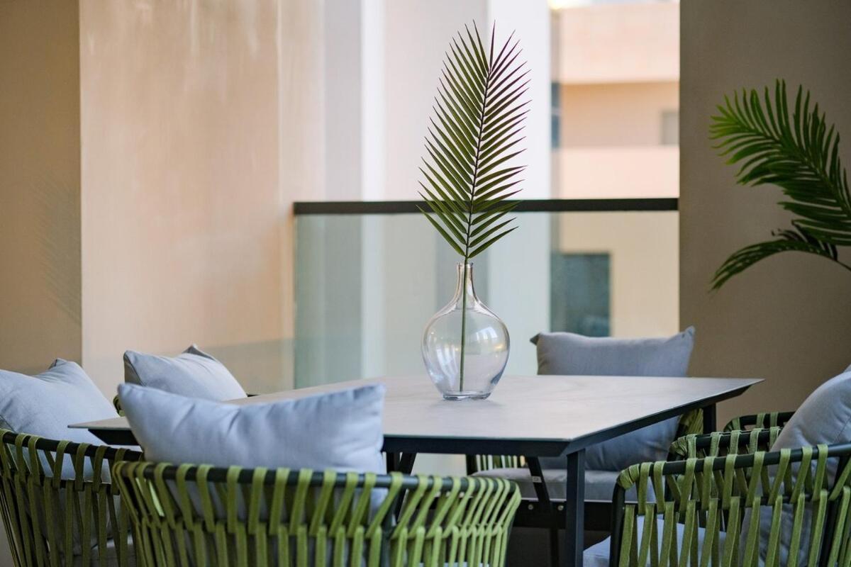 Luxurious 2-bedroom Escape With Burj Khalifa Views At Act One In Downtown Daire *
