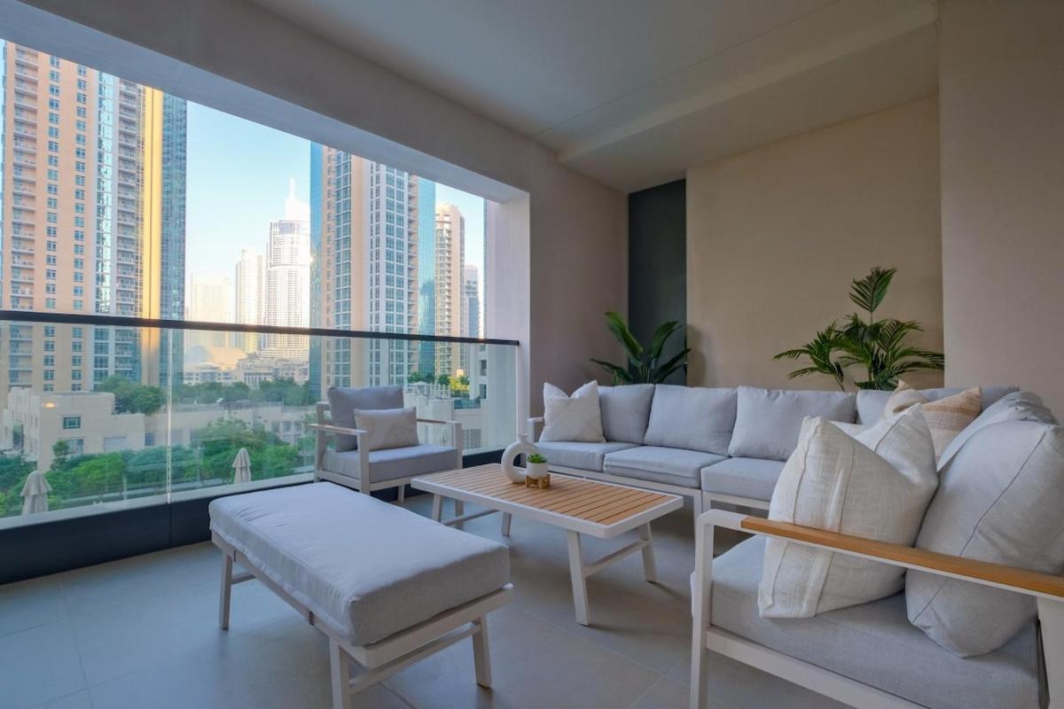 Daire Luxurious 2-bedroom Escape With Burj Khalifa Views At Act One In Downtown *