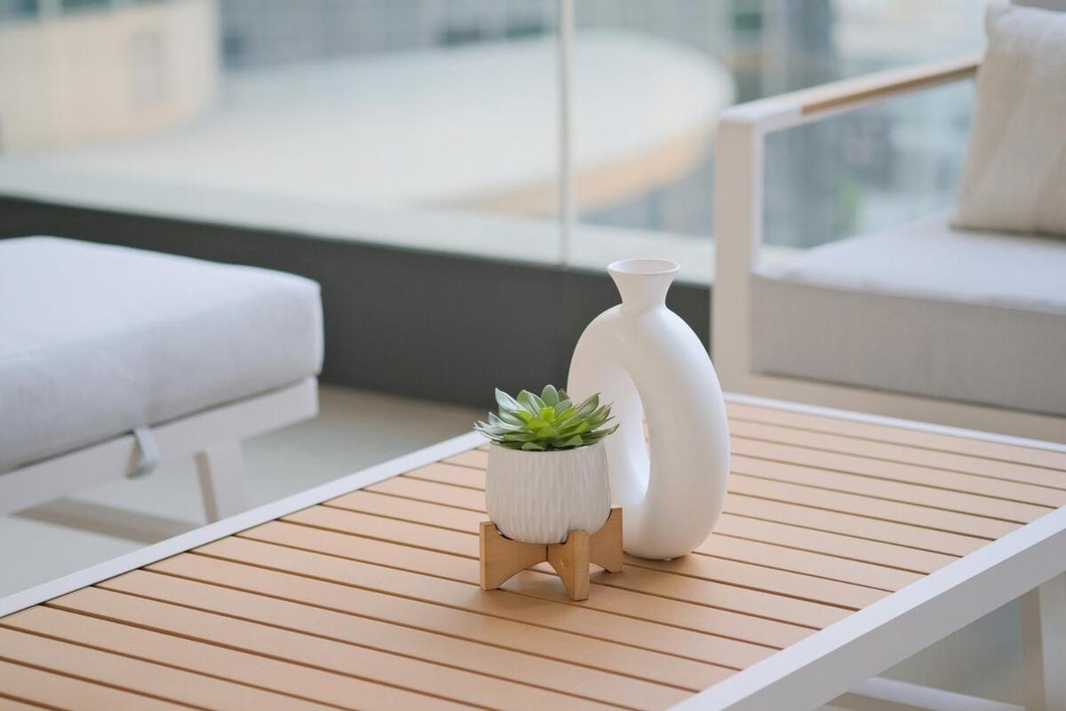 Luxurious 2-bedroom Escape With Burj Khalifa Views At Act One In Downtown Daire Dubai
