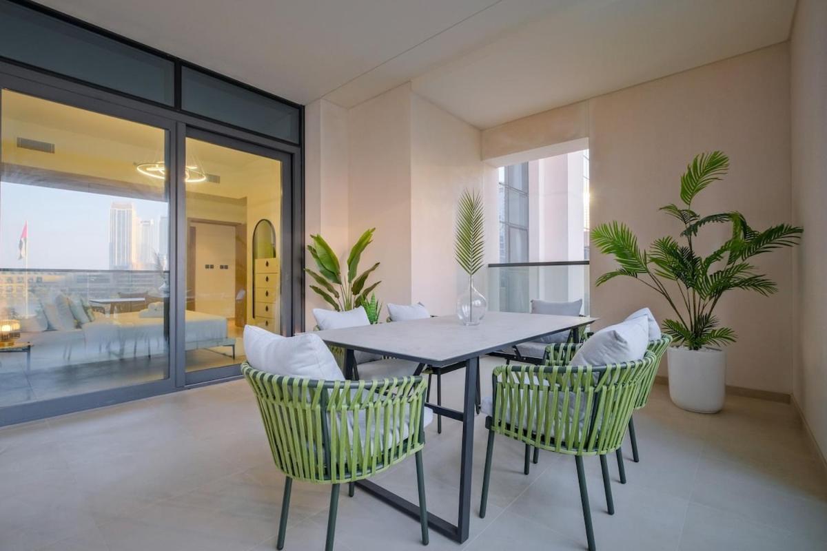 Luxurious 2-bedroom Escape With Burj Khalifa Views At Act One In Downtown Daire