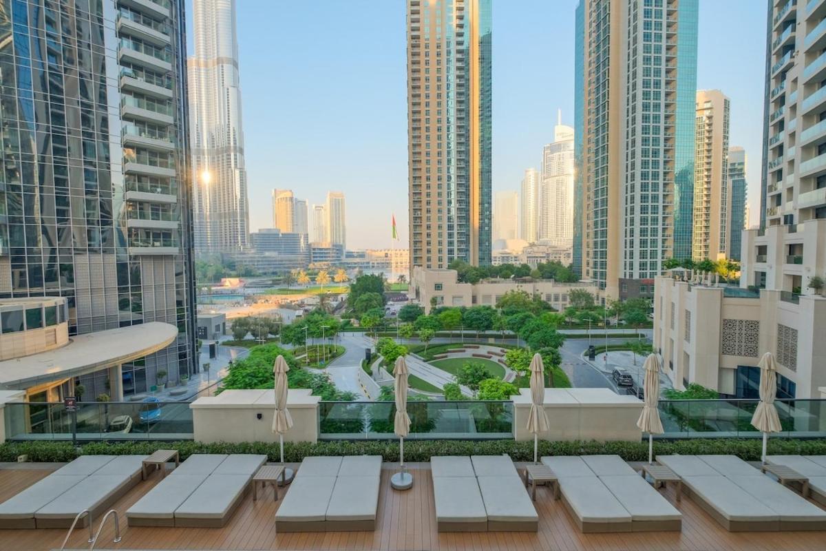 Daire Luxurious 2-bedroom Escape With Burj Khalifa Views At Act One In Downtown Dubai