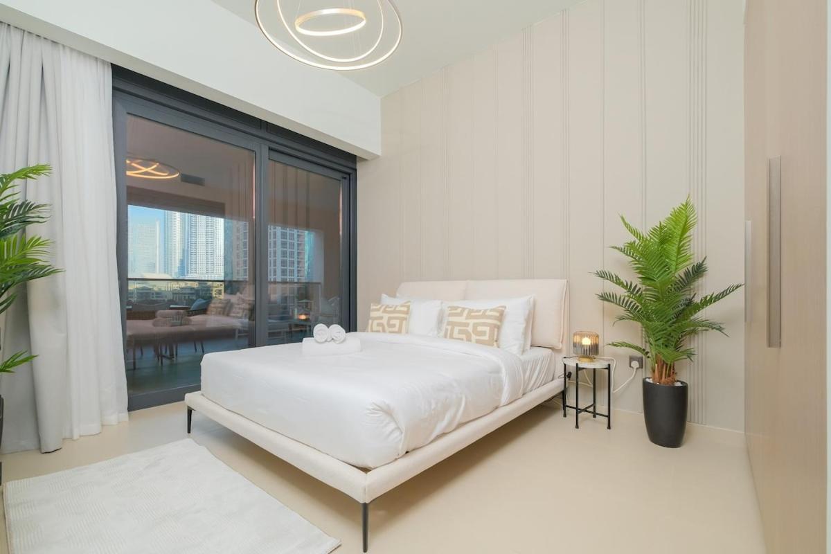 Daire Luxurious 2-bedroom Escape With Burj Khalifa Views At Act One In Downtown *