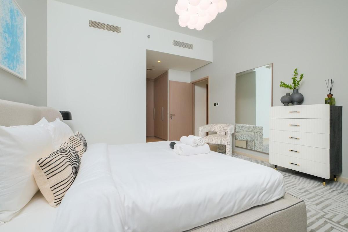 Luxurious 2-bedroom Escape With Burj Khalifa Views At Act One In Downtown Daire