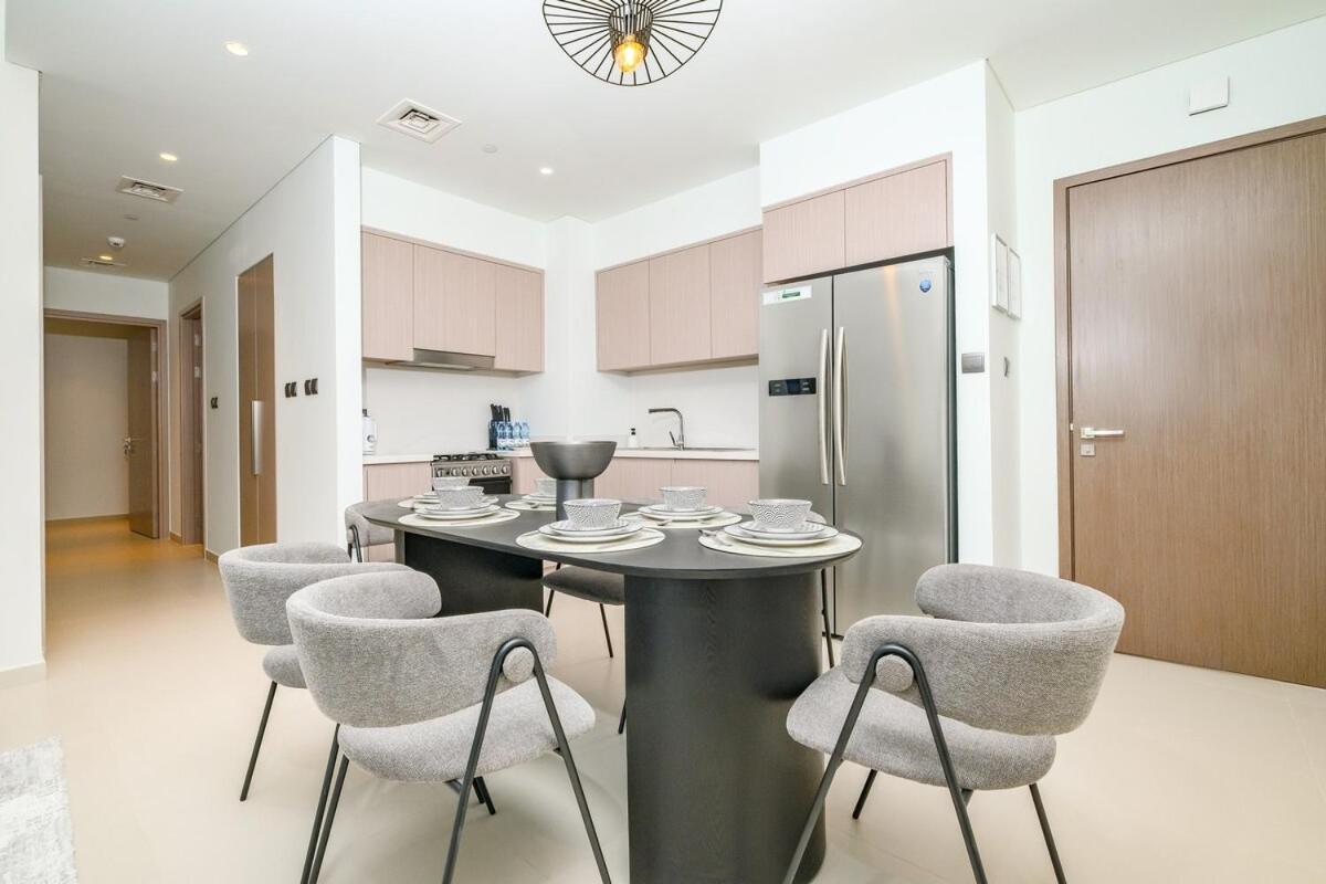 Luxurious 2-bedroom Escape With Burj Khalifa Views At Act One In Downtown Daire