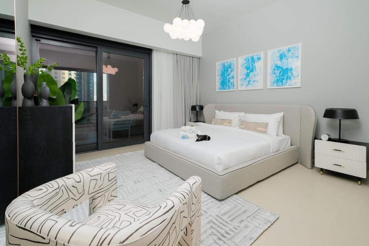 Luxurious 2-bedroom Escape With Burj Khalifa Views At Act One In Downtown Daire