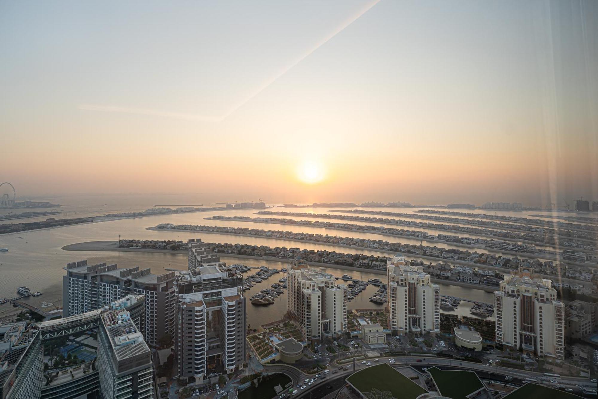 Escape24 Stunning 1br Panoramic Sea View Palm Tower Palm Jumeirah Apartment *