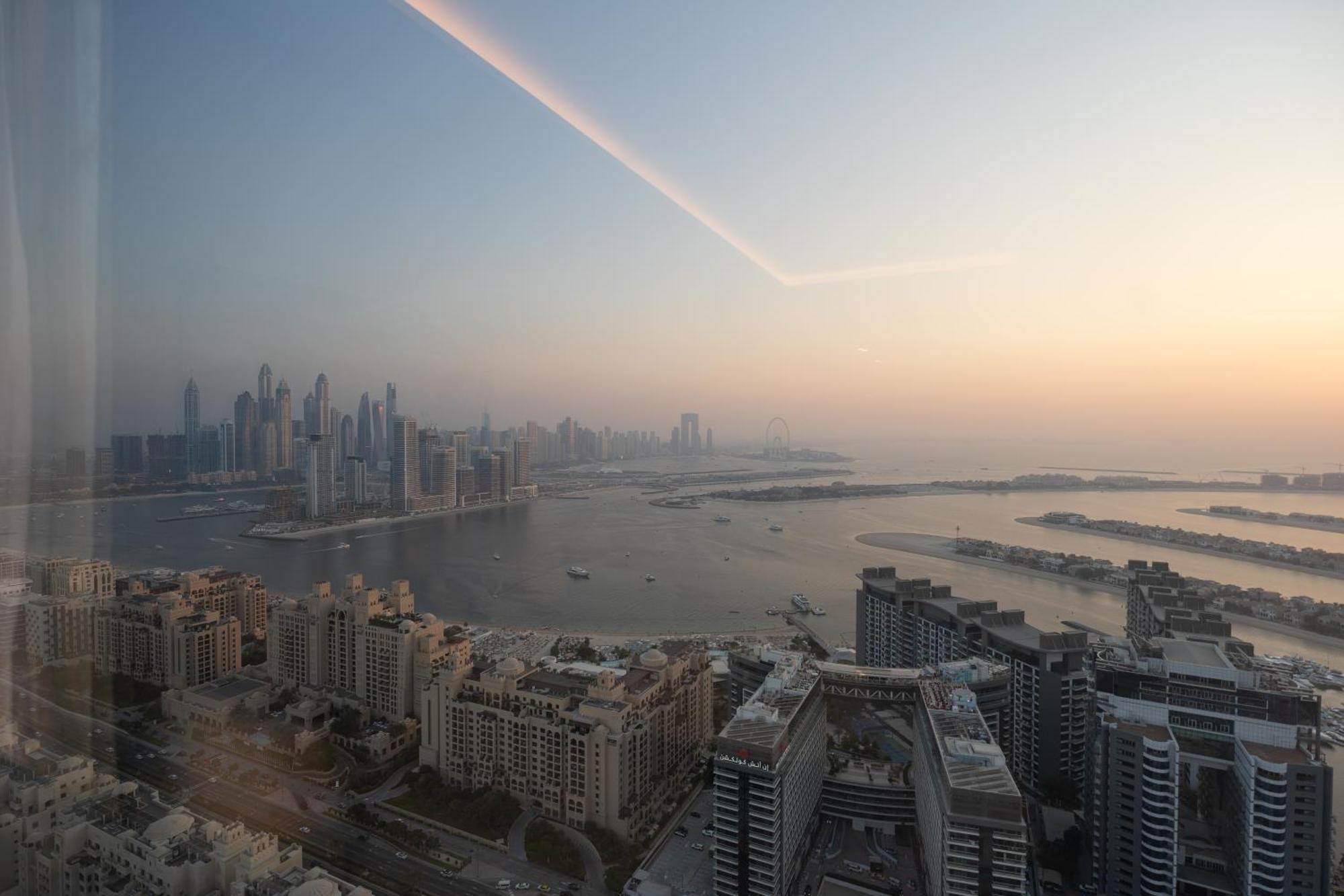 Escape24 Stunning 1br Panoramic Sea View Palm Tower Palm Jumeirah Dubai