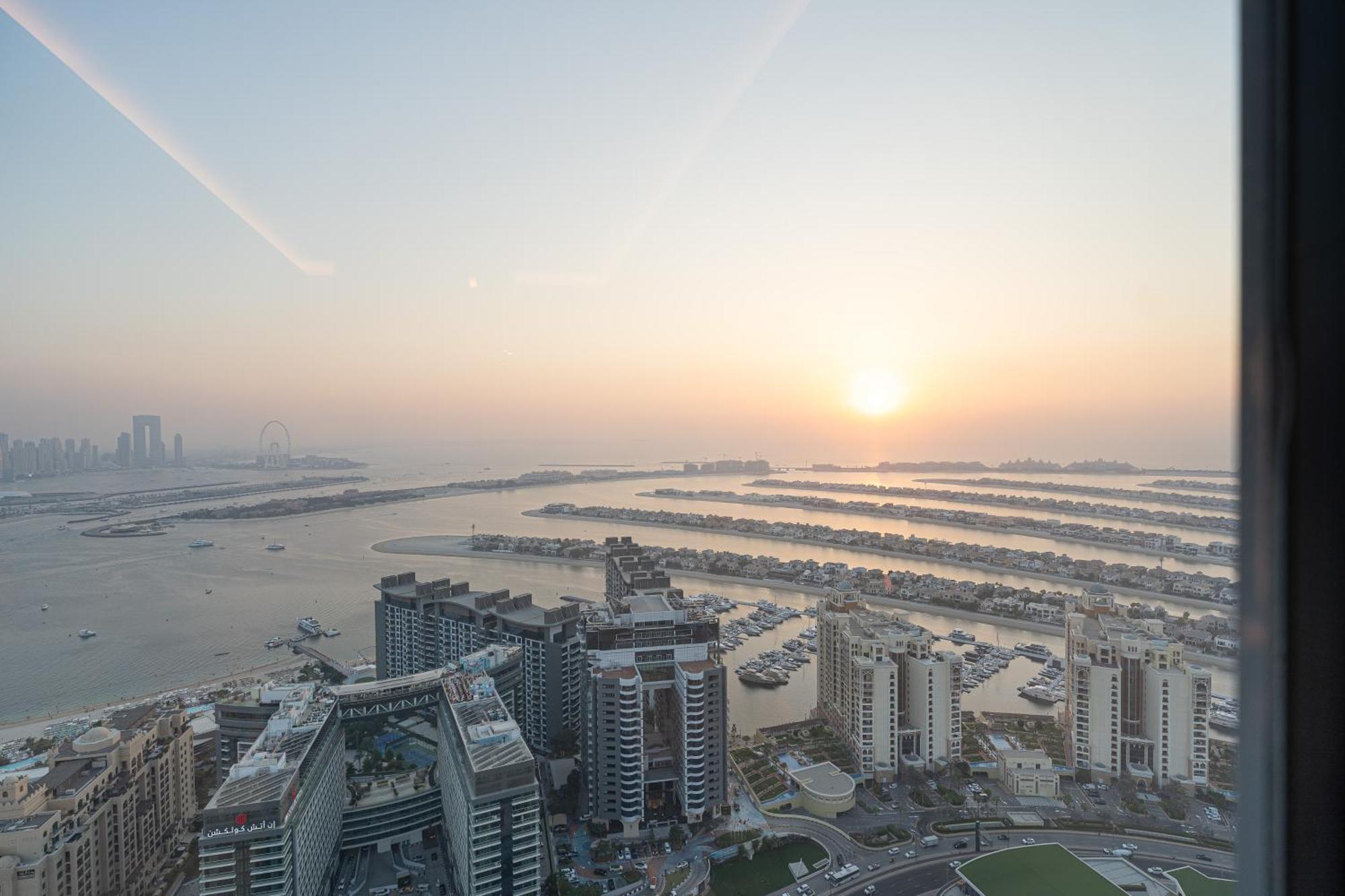 Escape24 Stunning 1br Panoramic Sea View Palm Tower Palm Jumeirah *