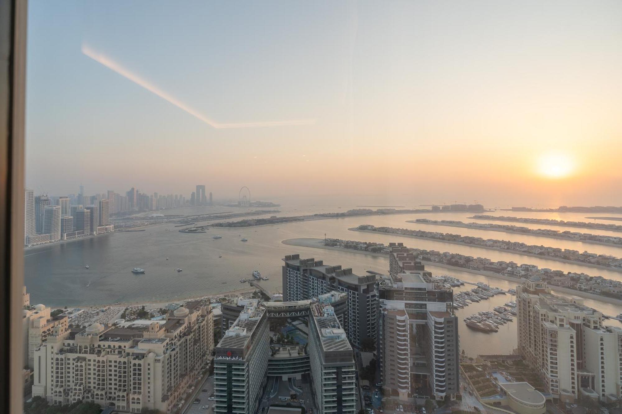 Escape24 Stunning 1br Panoramic Sea View Palm Tower Palm Jumeirah *