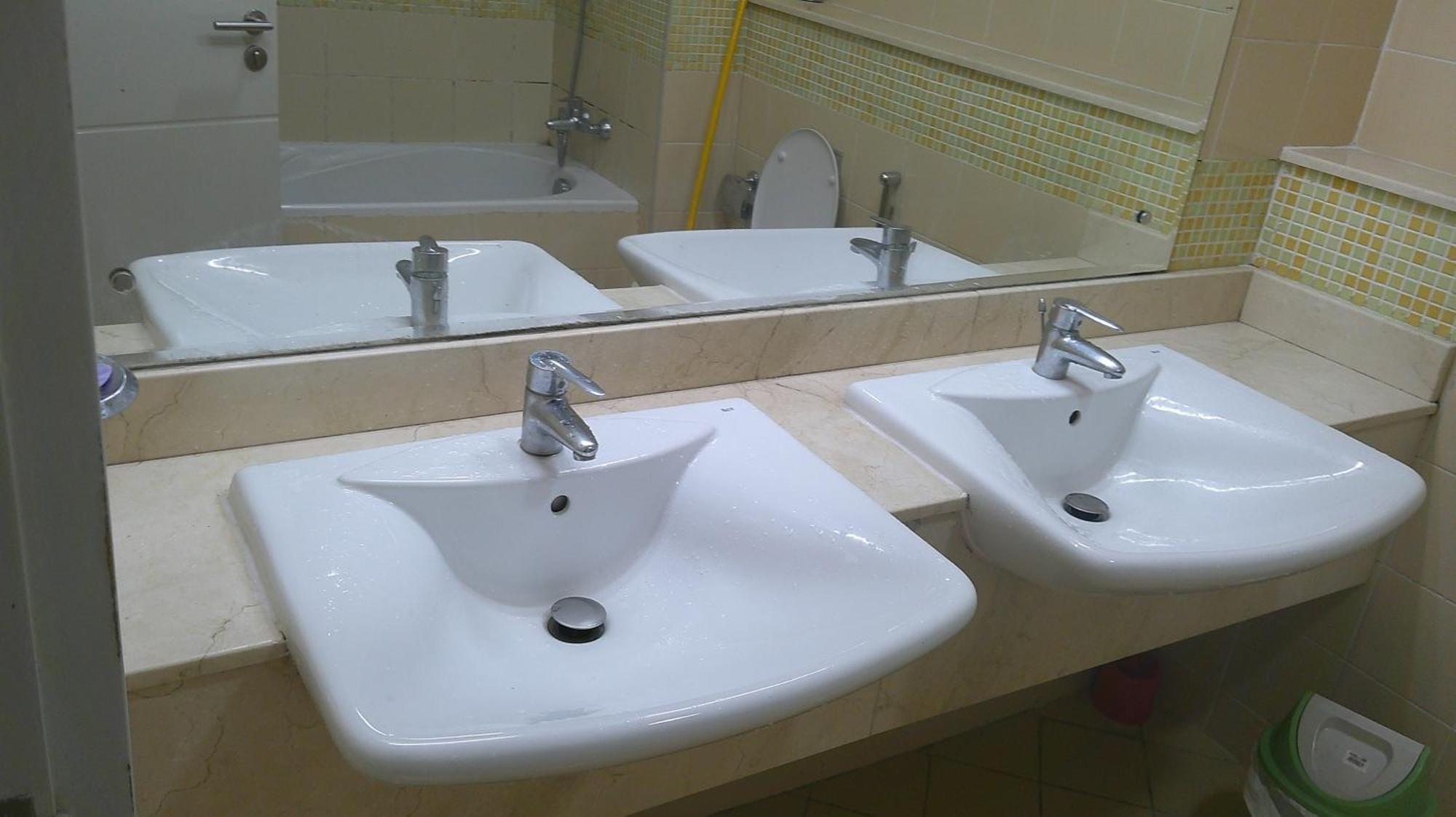 Female Bed Space At Ruby Star - 4 Single Beds Inn