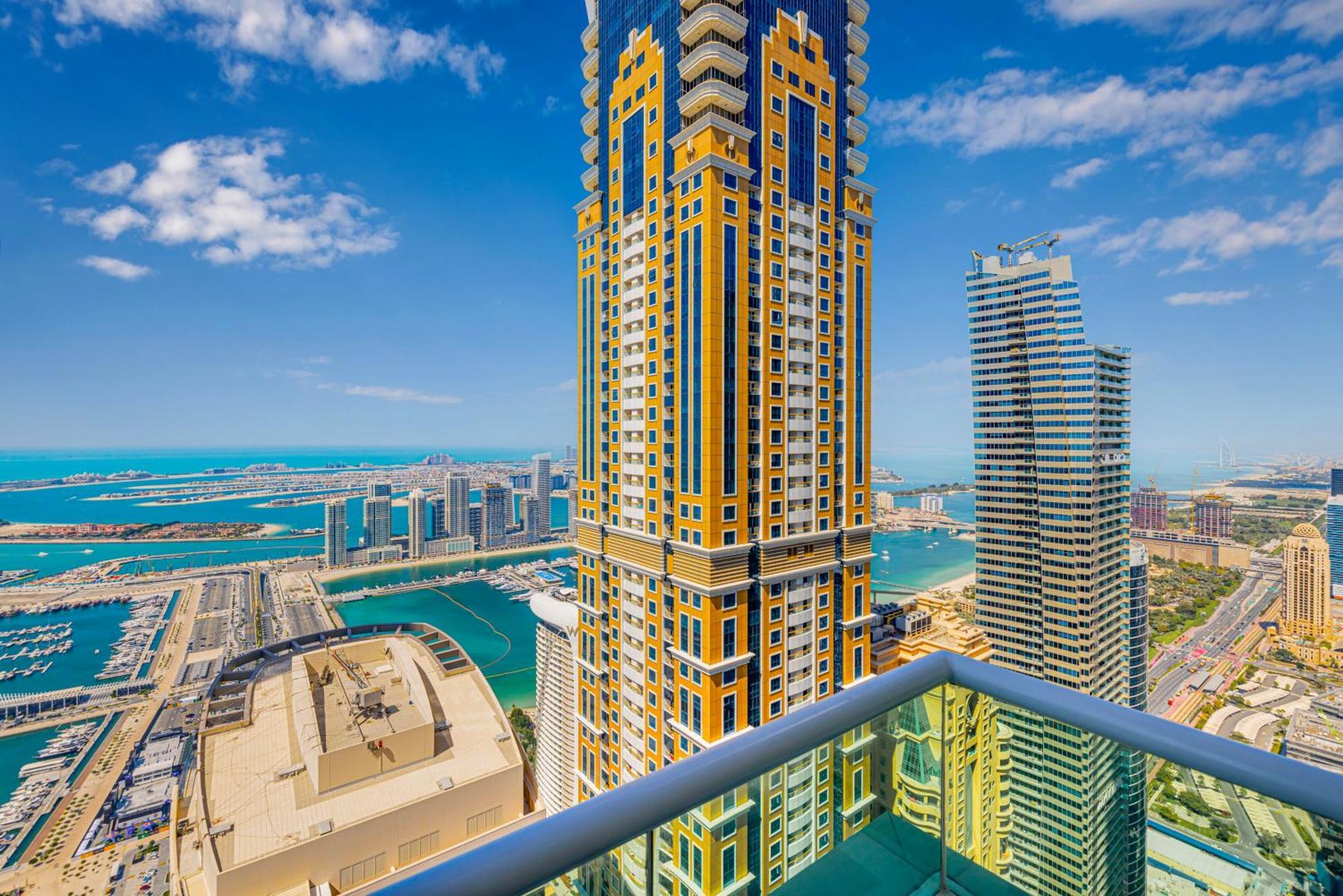 Daniels Serene 3br With Palm View At Marina Pinnacle Apartment