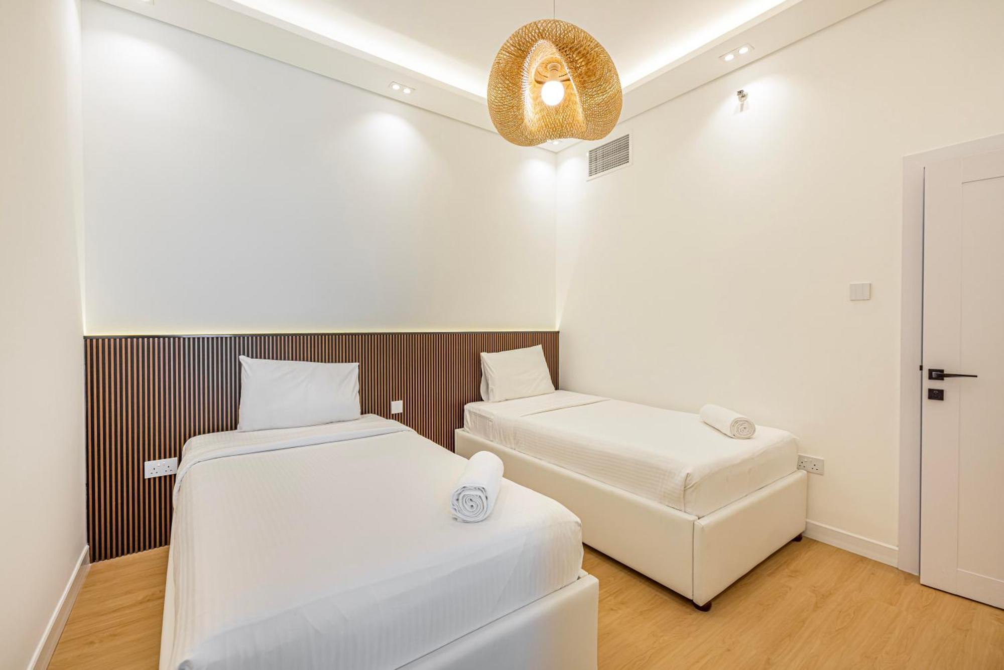 Daniels Serene 3br With Palm View At Marina Pinnacle Apartment Dubai