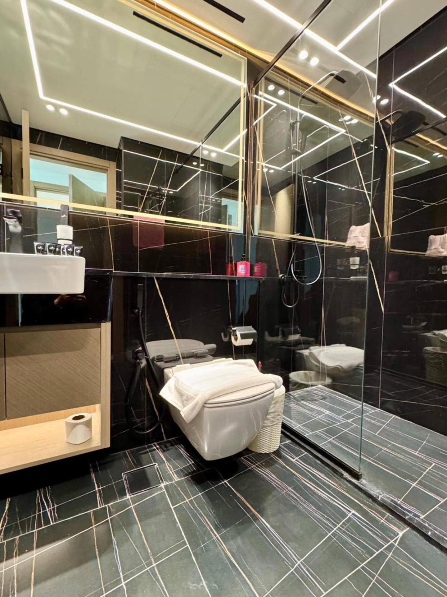 Spacious Brand New One Bedroom In Jvc Apartment *