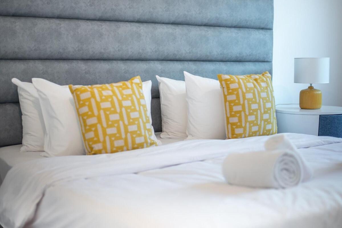 Delightful 2-bedroom At Belvedere Marina With Balcony Views *