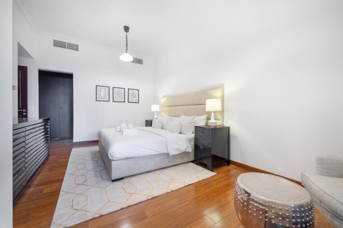 Delightful 2-bedroom At Belvedere Marina With Balcony Views *
