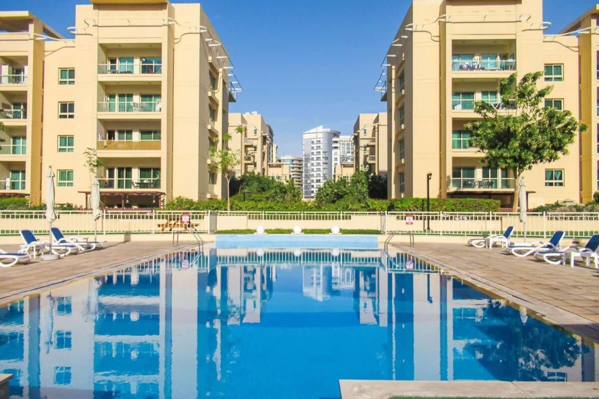 Frank Porter - Al Dhafrah 2 Apartment