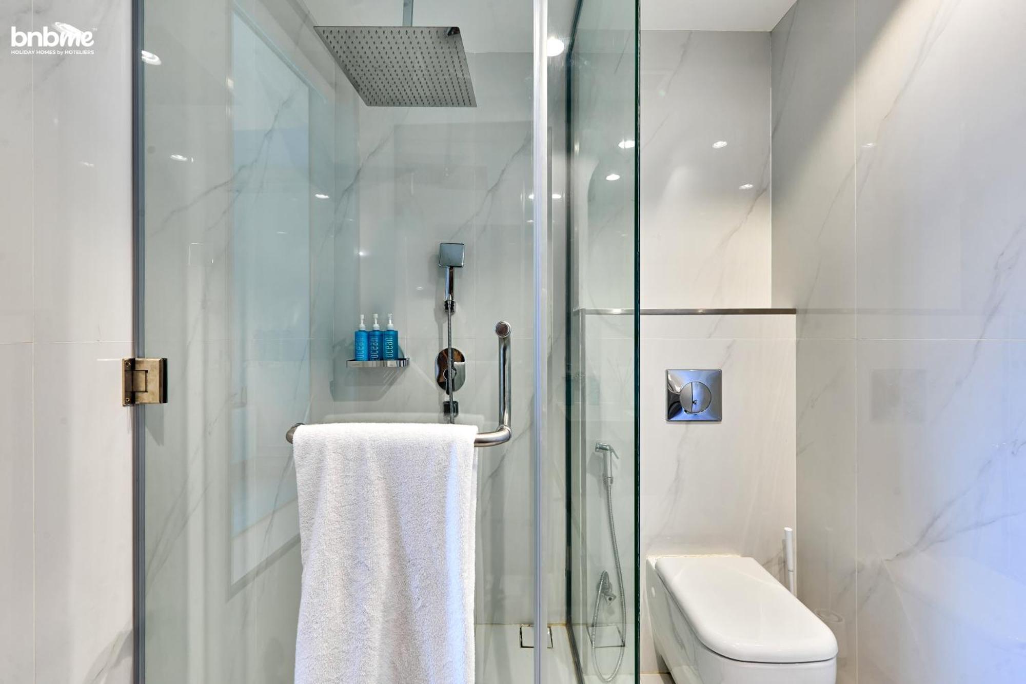 Bnbme - Azure Residences * Dubai