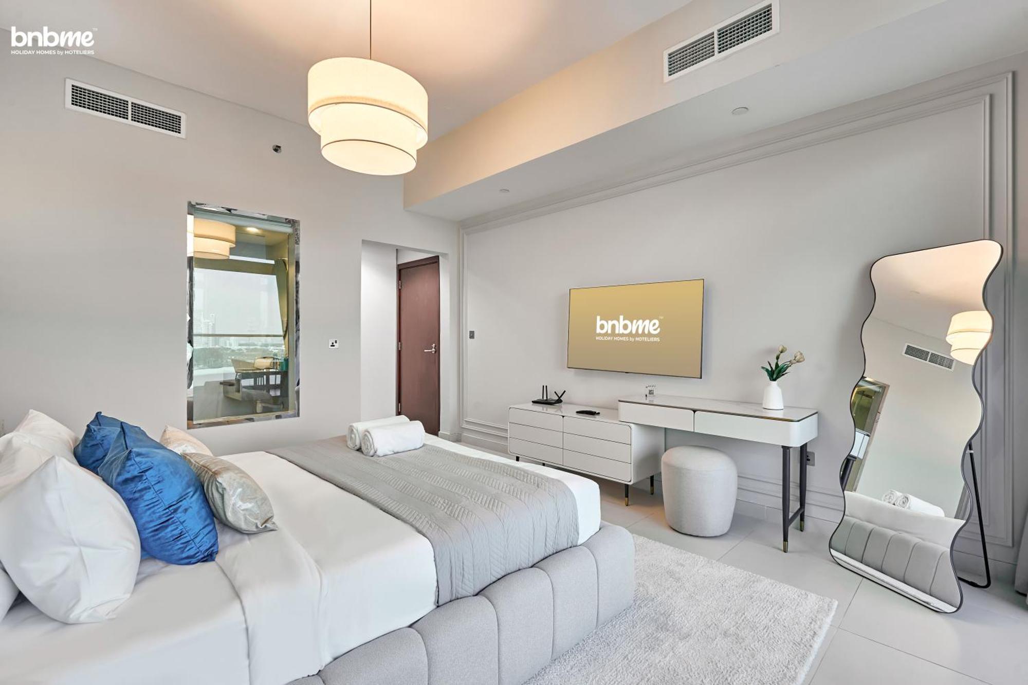 Apartment Bnbme - Azure Residences Dubai