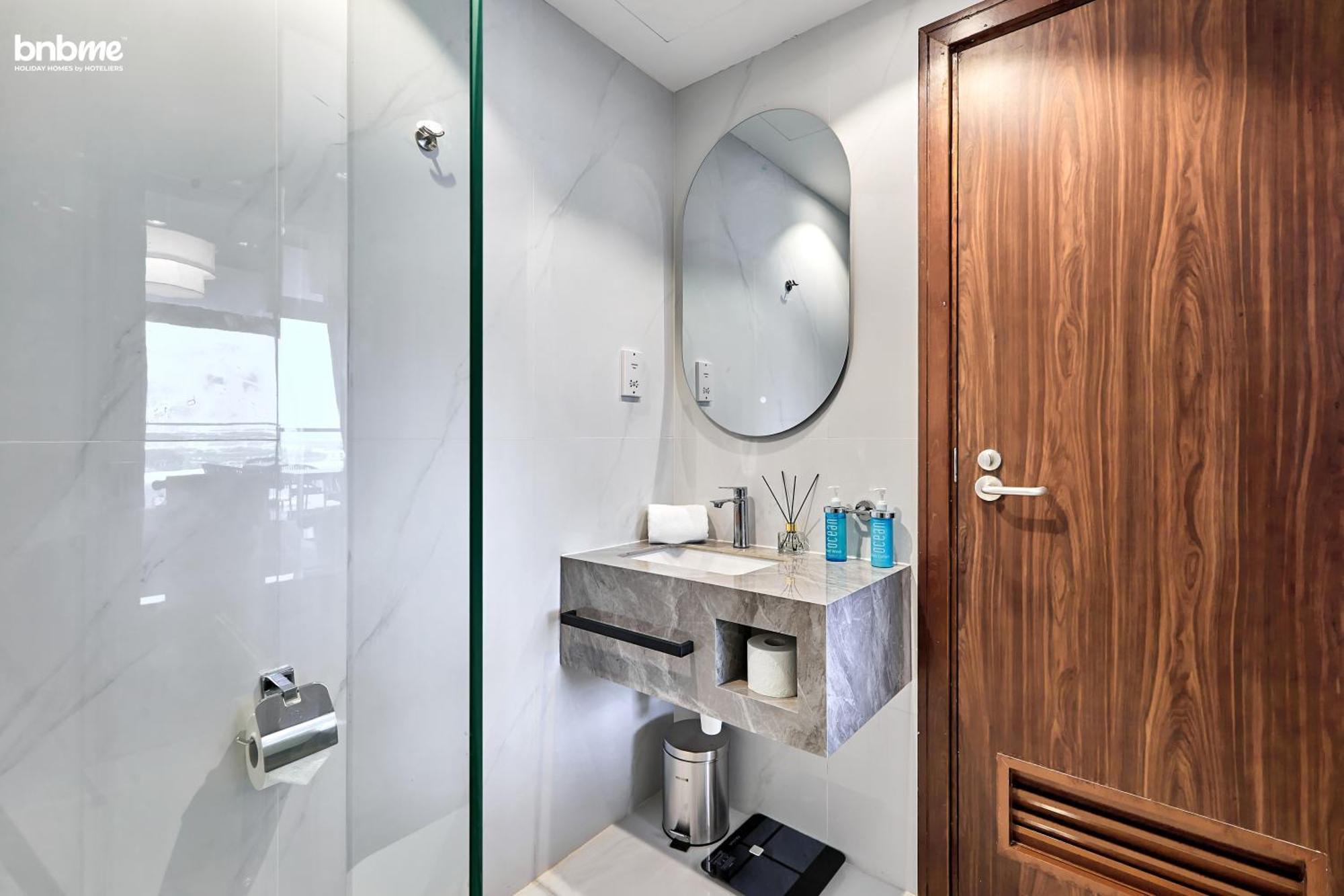 Apartment Bnbme - Azure Residences Dubai