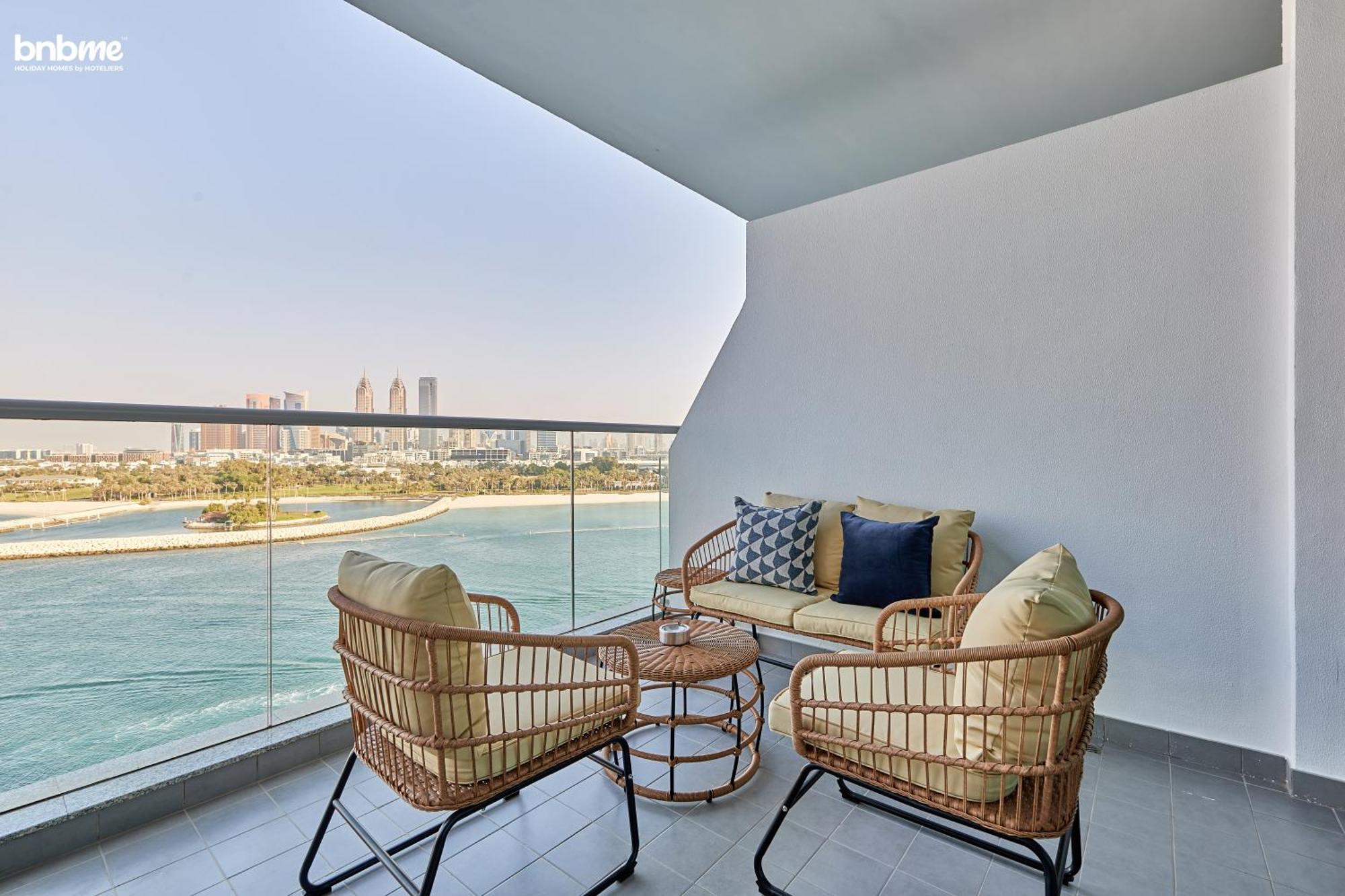 Apartment Bnbme - Azure Residences Dubai