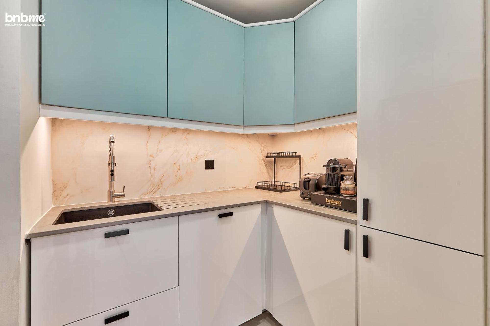 Bnbme - Azure Residences Dubai