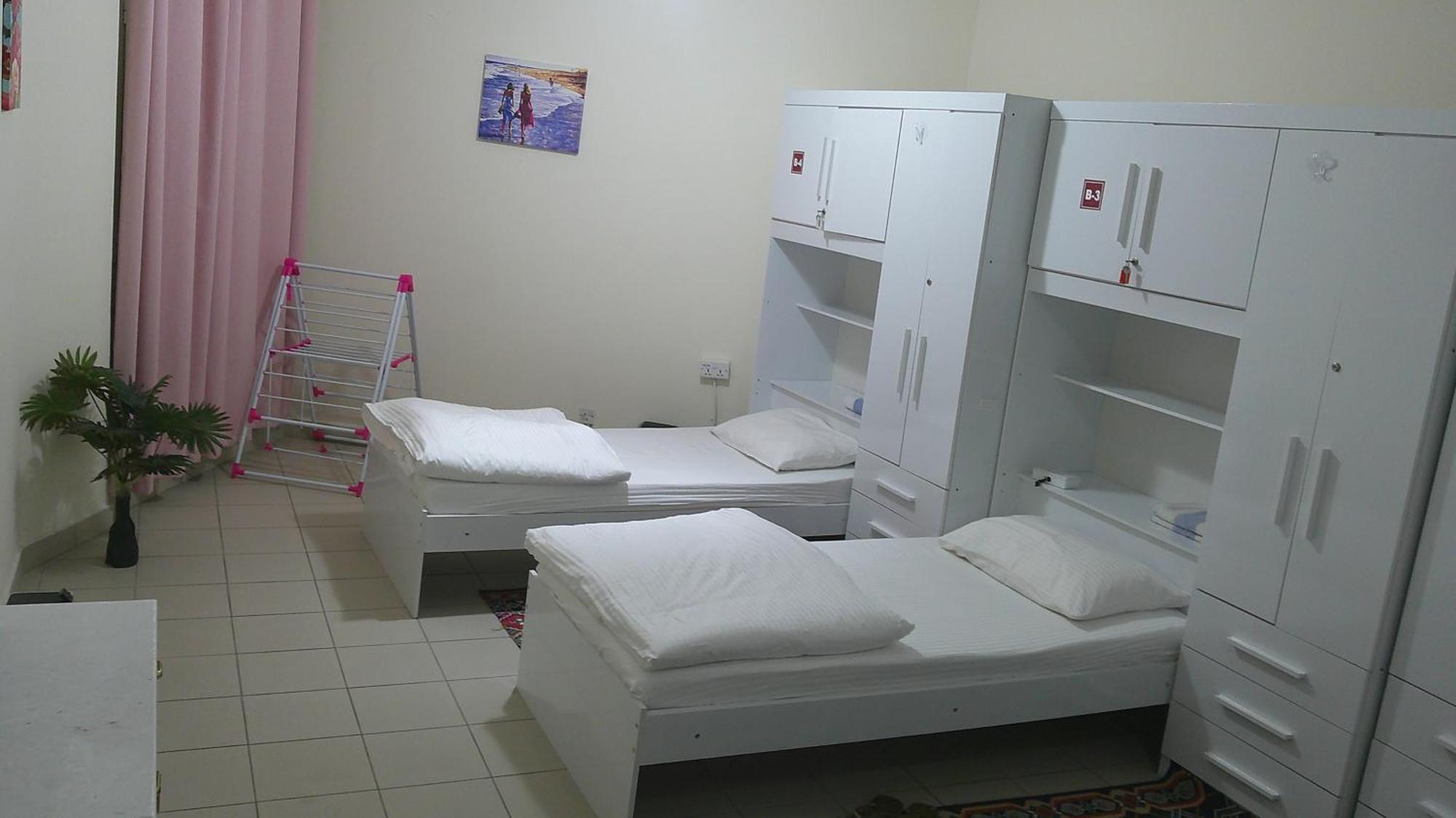 Female Bed Space At Ruby Star - 4 Single Beds Inn