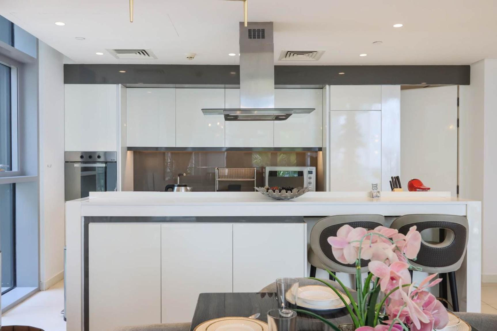 Livbnb - Luxury 3 Bedroom With Sea View Dubai
