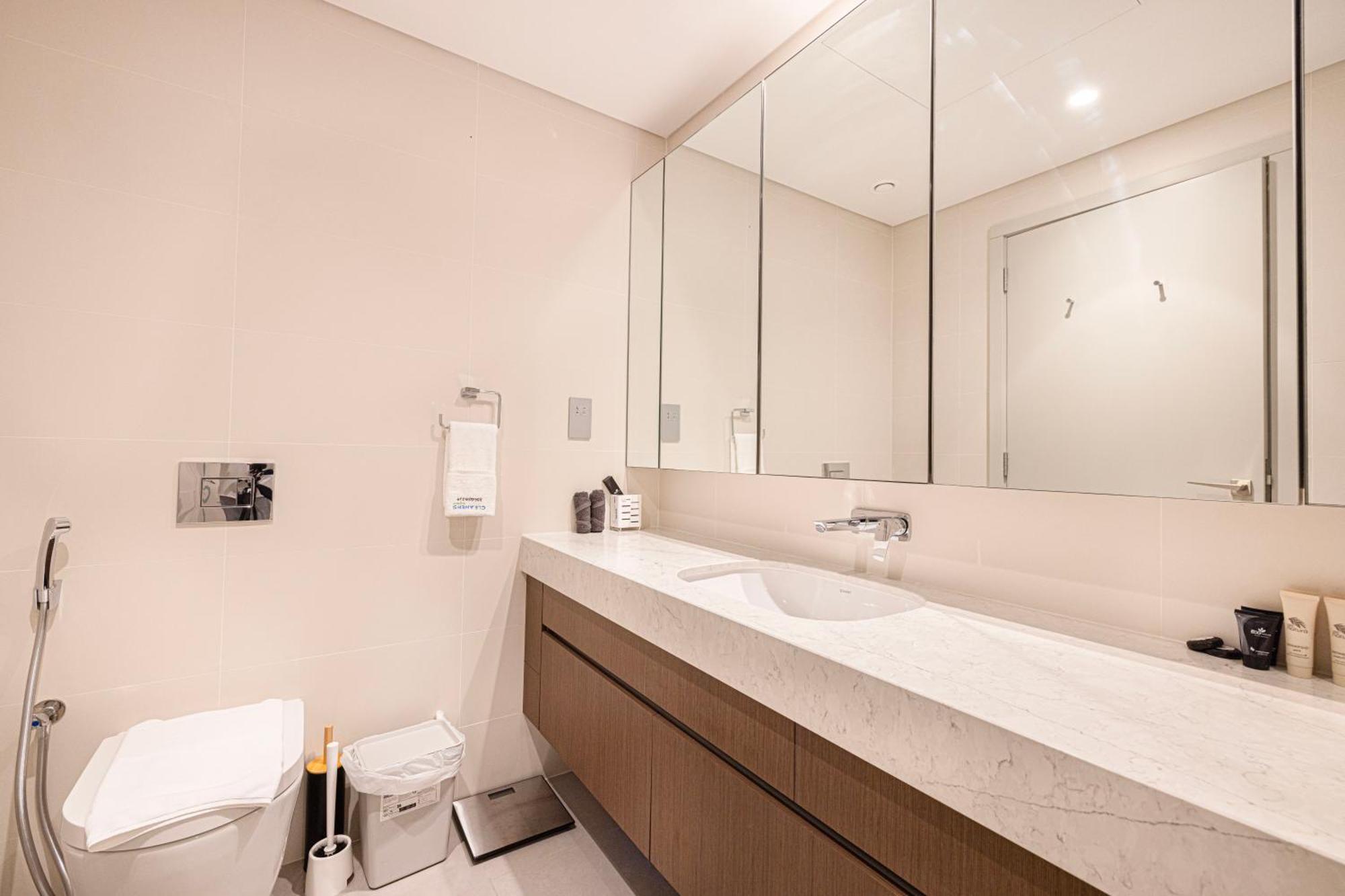 Lux Spacious 1 Bedroom - Beachfront And Seaview Aparthotel