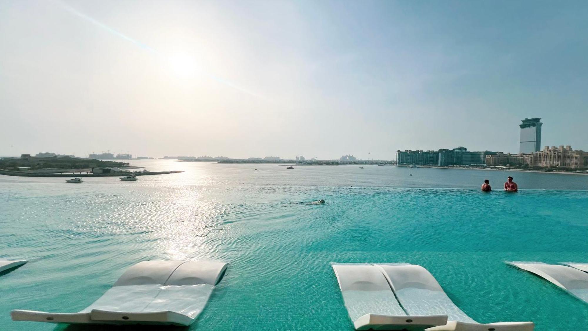 Lux Spacious 1 Bedroom - Beachfront And Seaview Aparthotel *