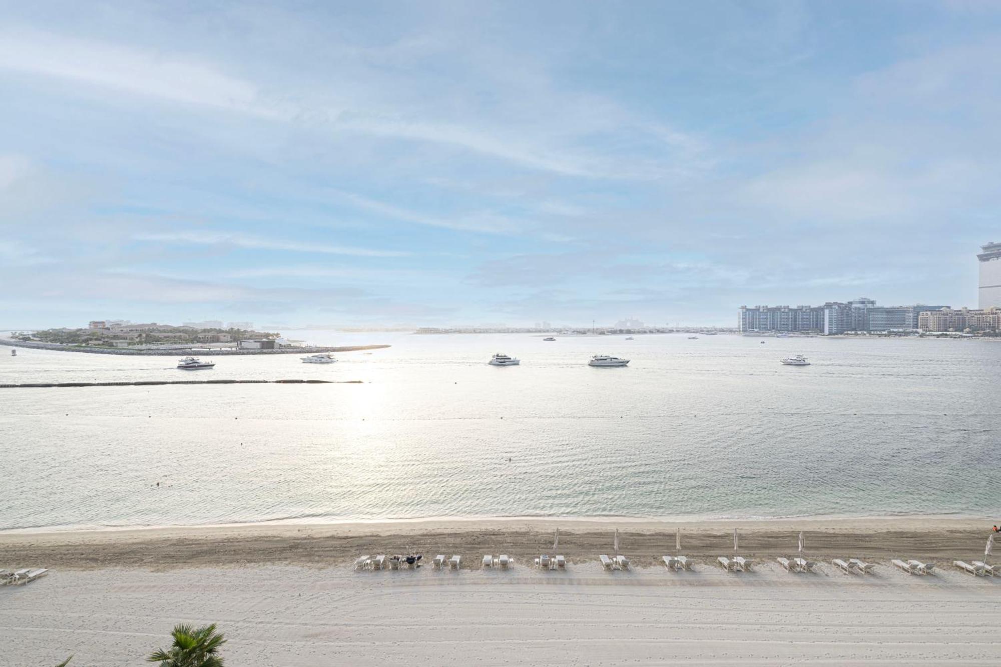 Lux Spacious 1 Bedroom - Beachfront And Seaview Aparthotel *