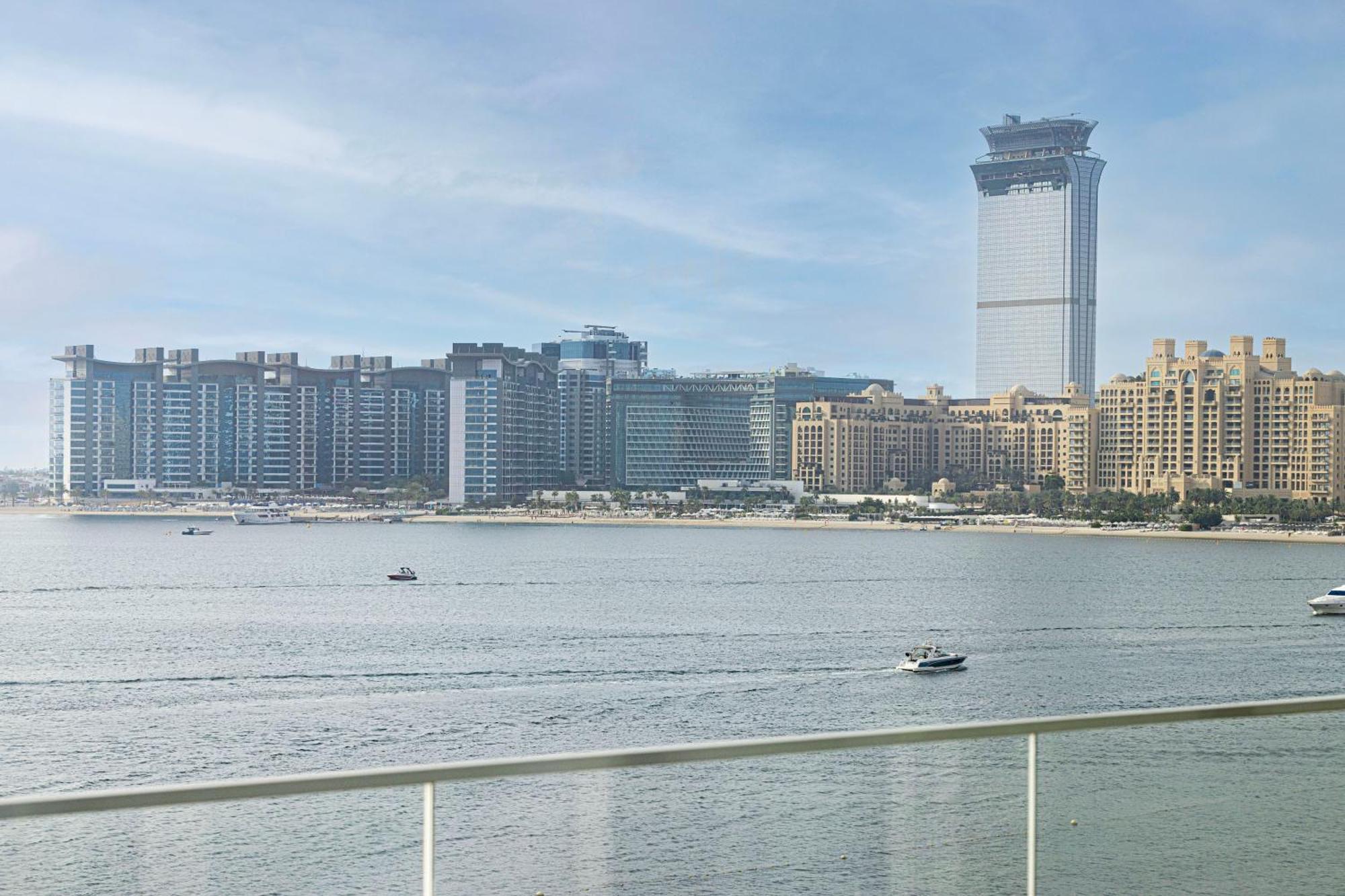 Lux Spacious 1 Bedroom - Beachfront And Seaview Aparthotel