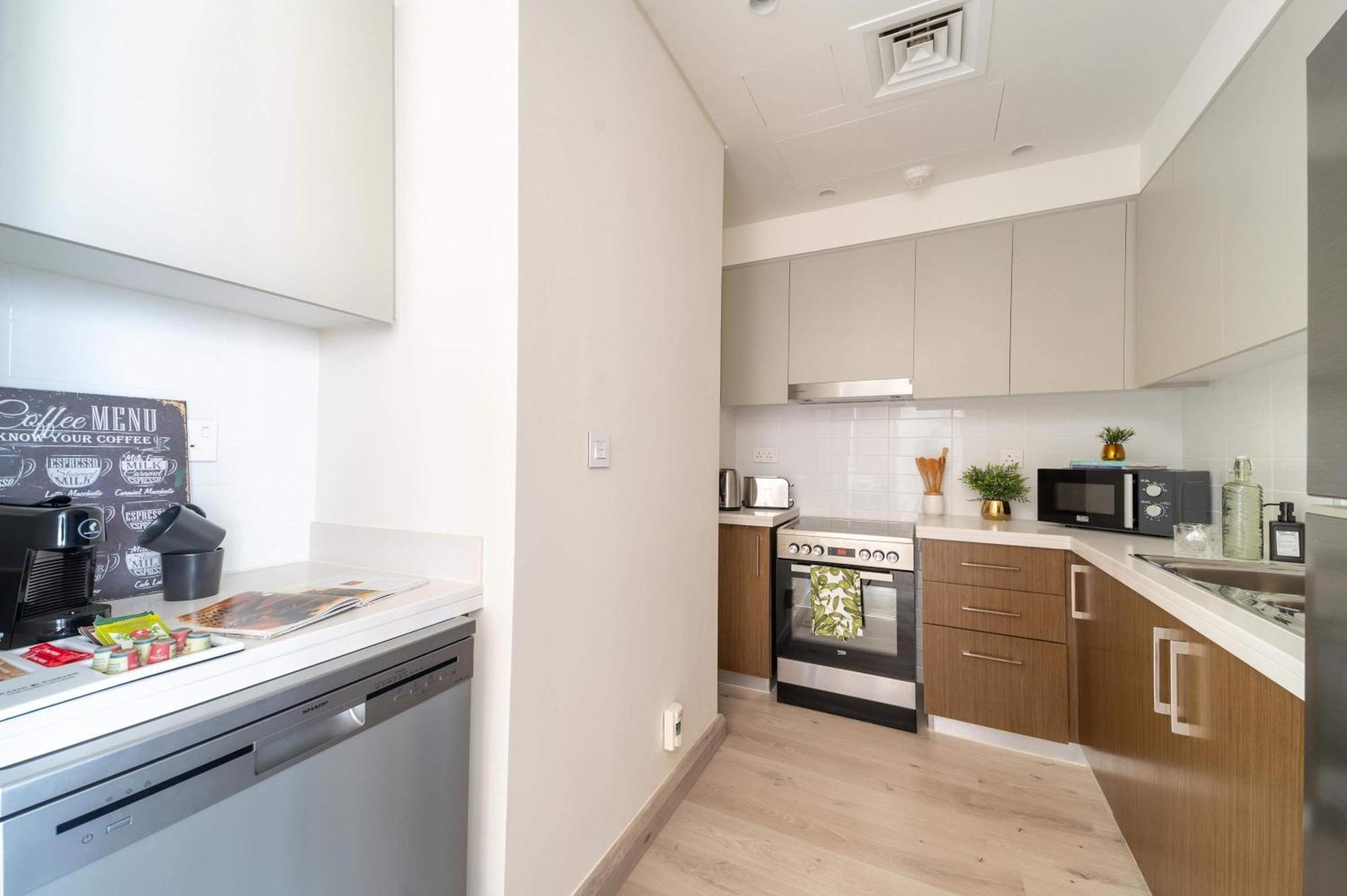 Frank Porter - Tower 1 Apartment