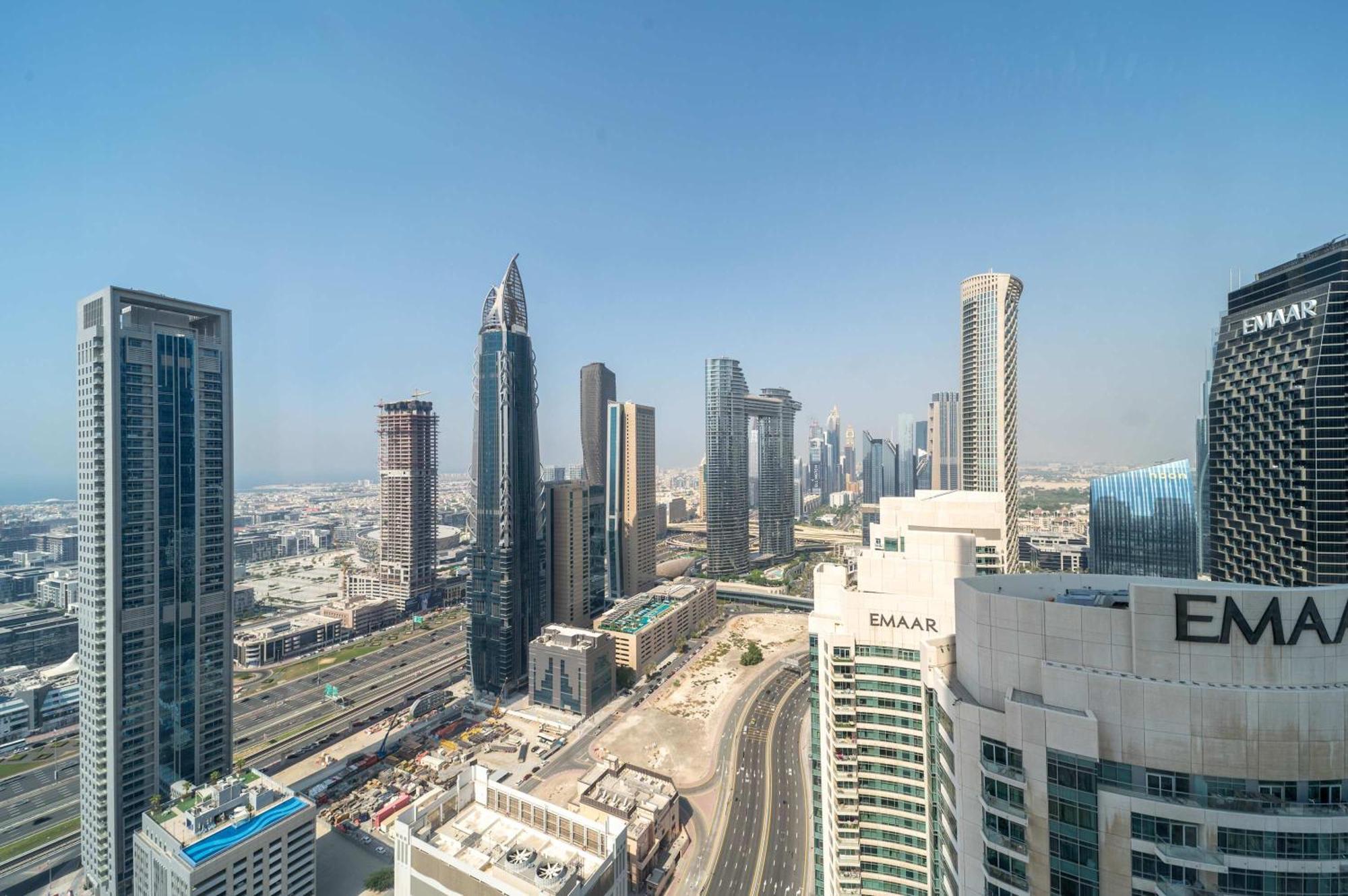 Frank Porter - Tower 1 * Dubai