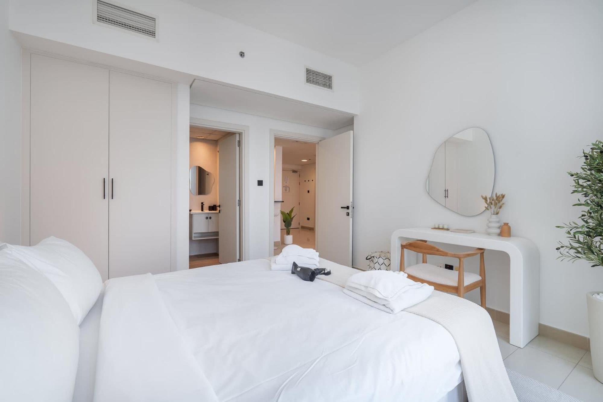 Stunning 1-bedroom Perfect For 4 In Lakeside Dubai