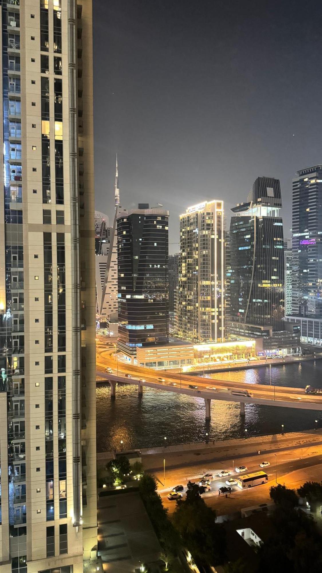 Daire Amazing 1 Bedroom - Downtown Dubai, Canal & Burj Views