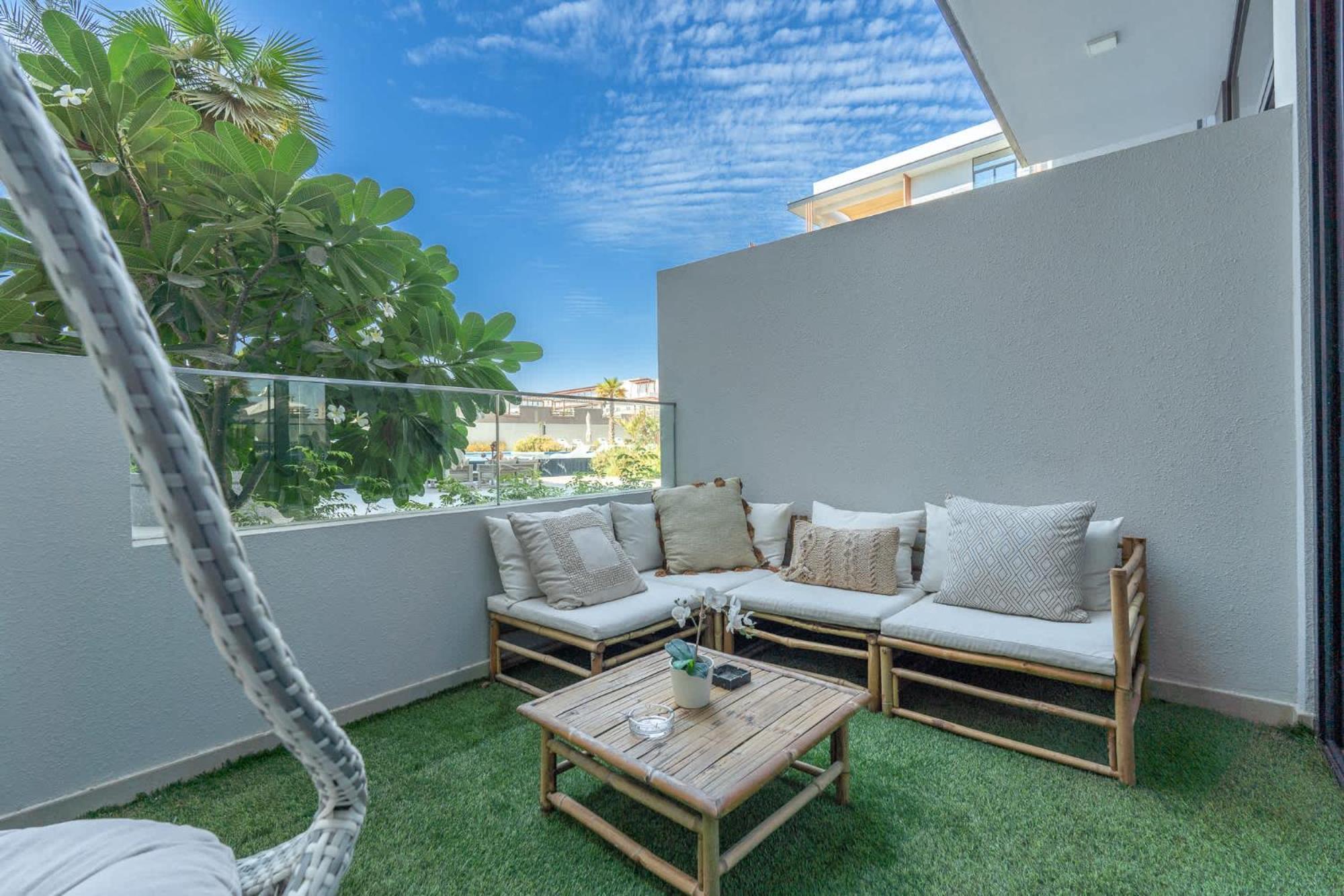 Minimalist With Nature-inspired Balcony In Jvc Apartment *