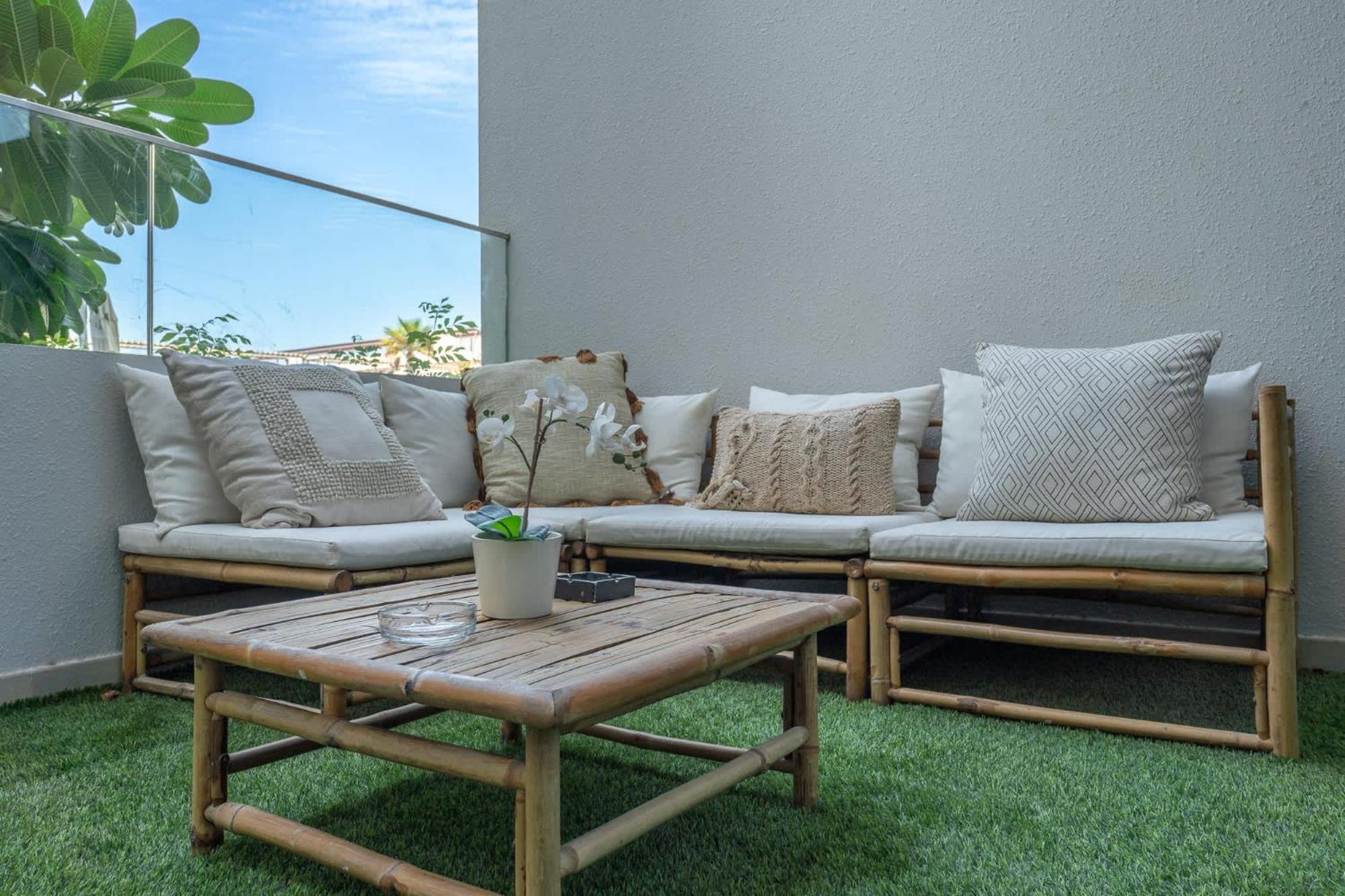 Minimalist With Nature-inspired Balcony In Jvc