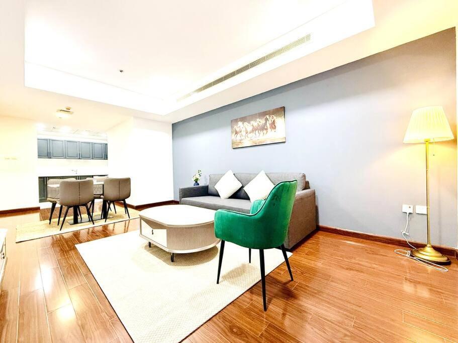 Opp And Club, Next To Marina Walk, Luxury Apartment