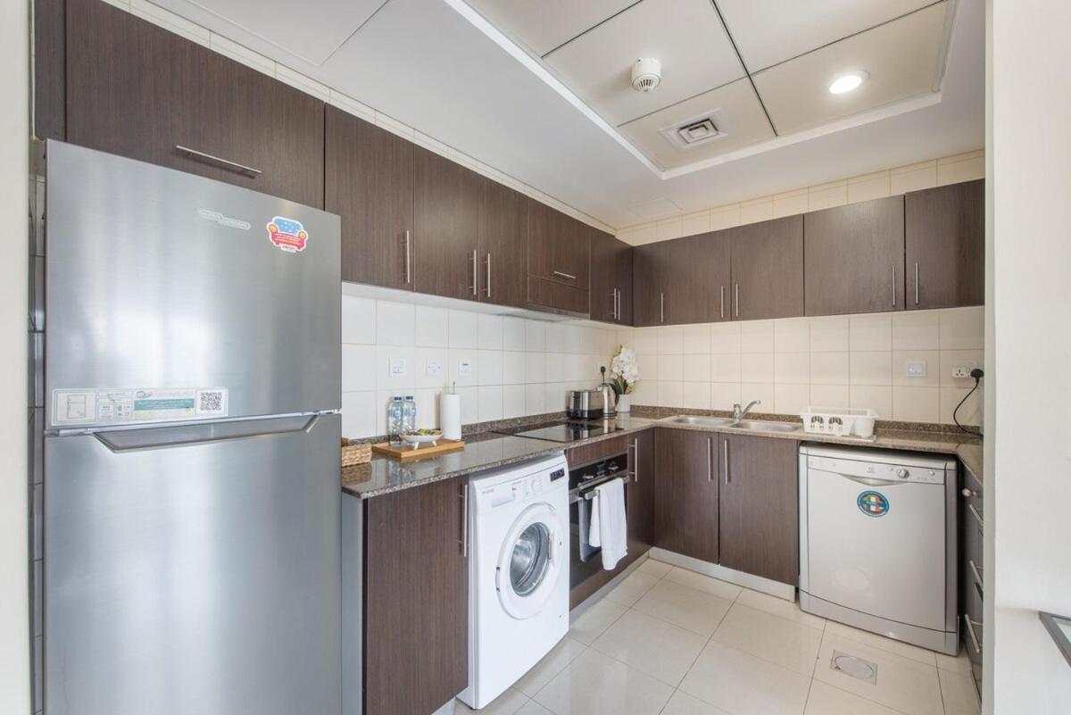 Apartment Warm And Airy 1-bedroom With Exceptional Views In Marina Dubai