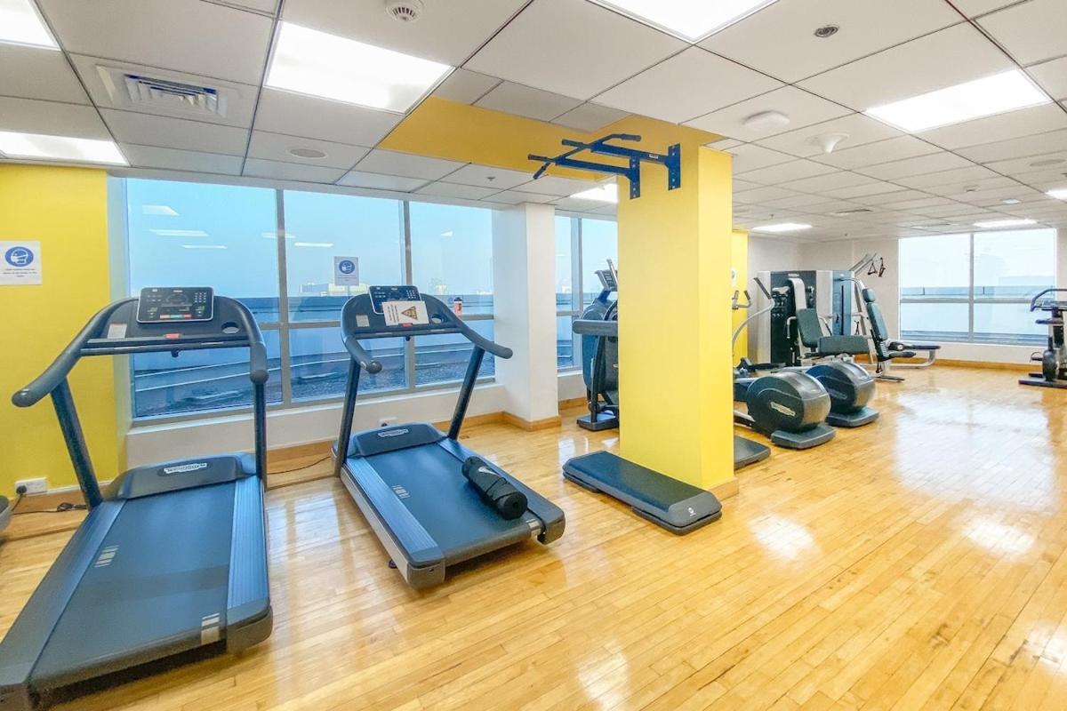 Warm And Airy 1-bedroom With Exceptional Views In Marina Apartment