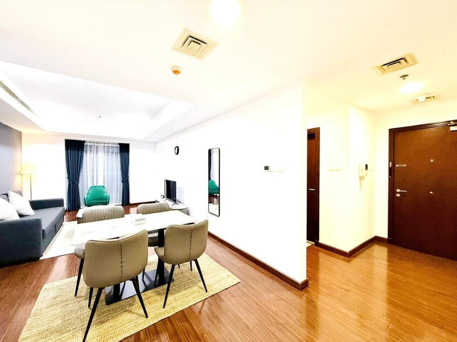 Opp And Club, Next To Marina Walk, Luxury Apartment