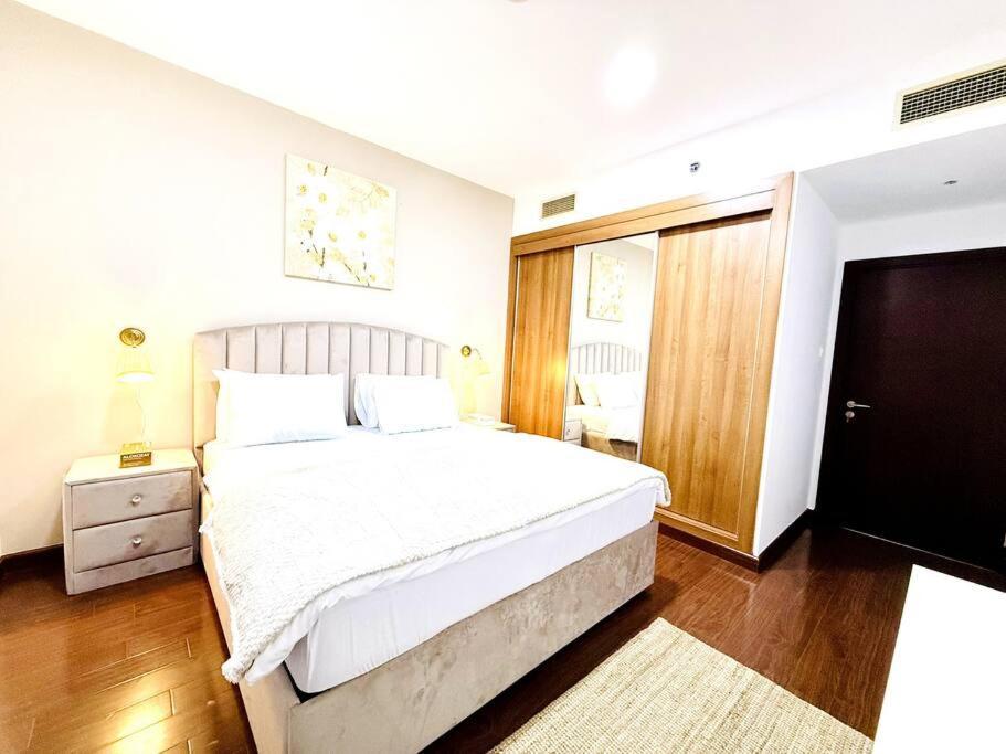 Apartment Opp And Club, Next To Marina Walk, Luxury Dubai