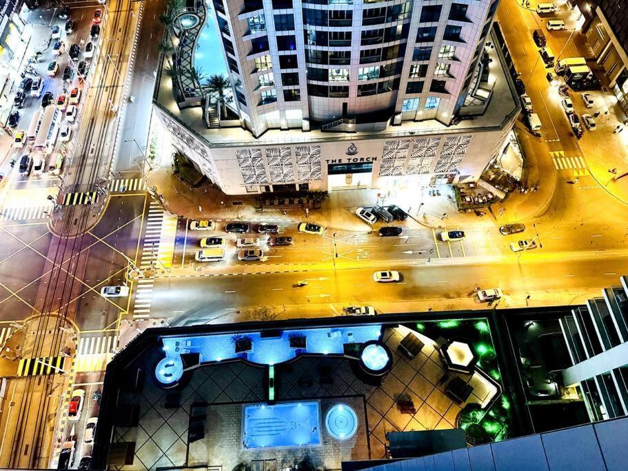 Apartment Opp And Club, Next To Marina Walk, Luxury *