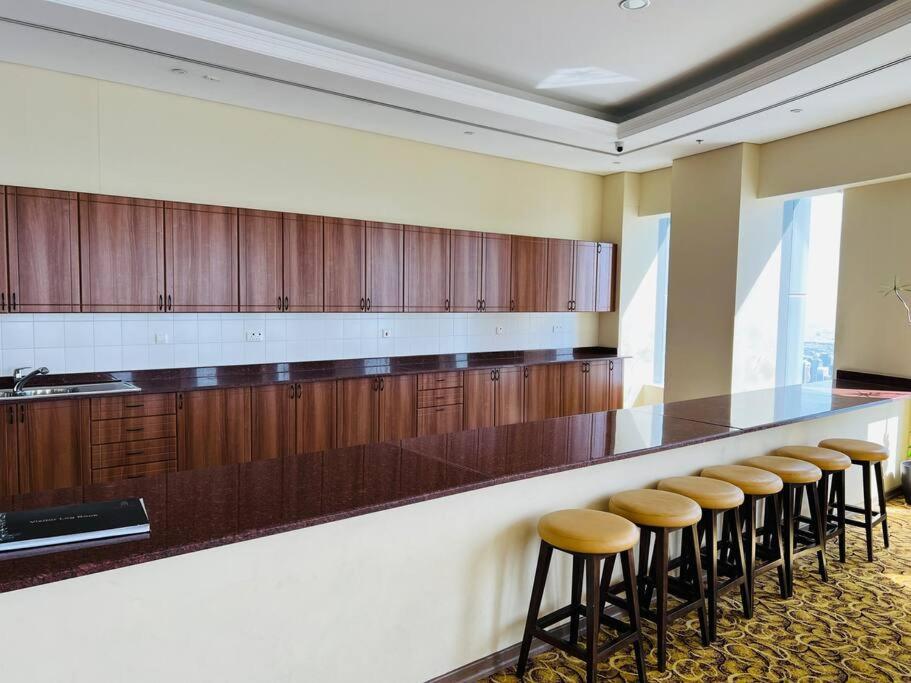 Opp And Club, Next To Marina Walk, Luxury Apartment *